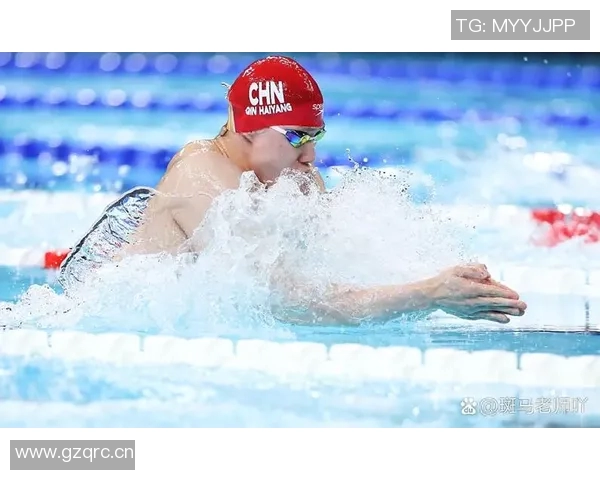 游泳名将突破极限挑战世界纪录 展现坚韧不拔的拼搏精神